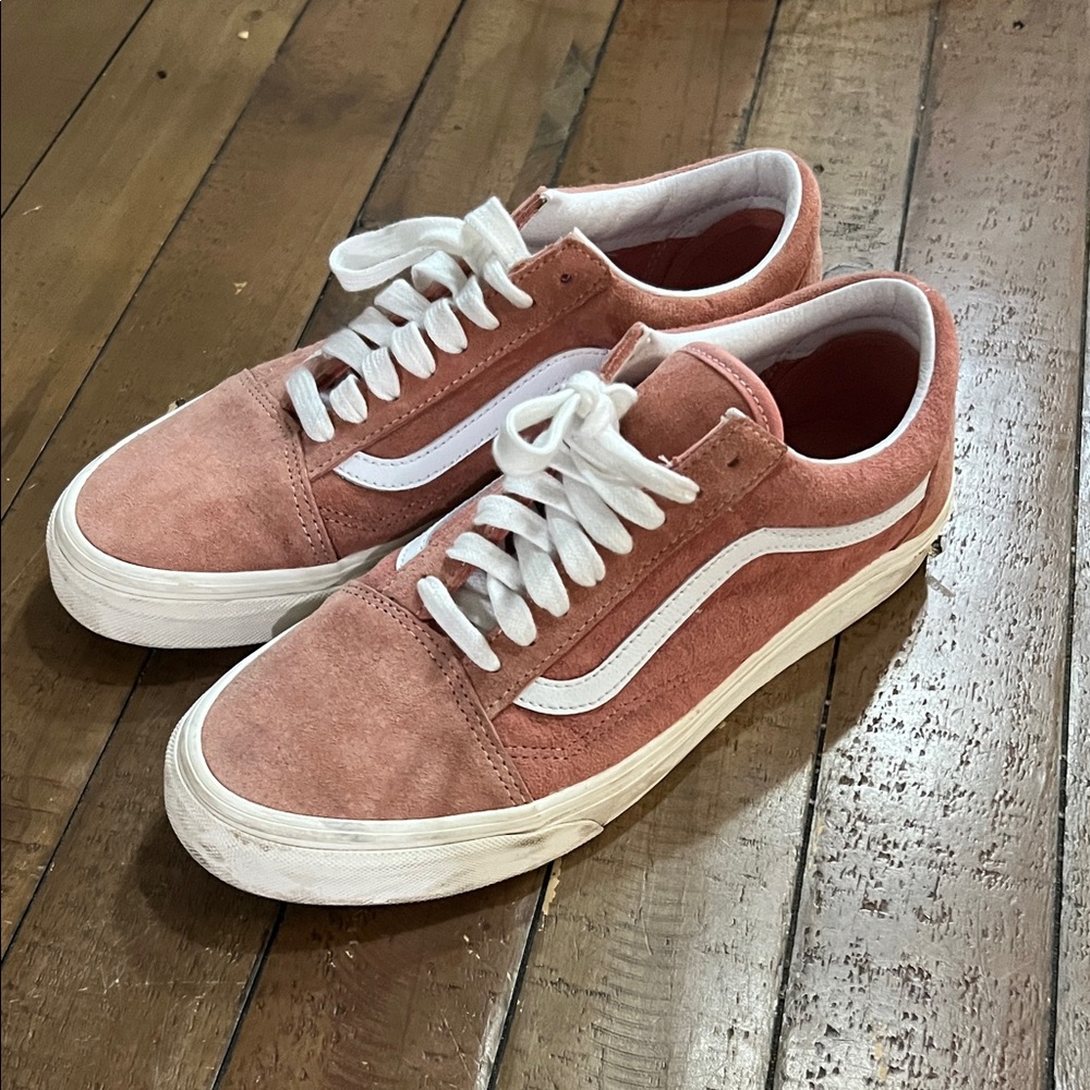 Vans womens Rose Suede Sneakers